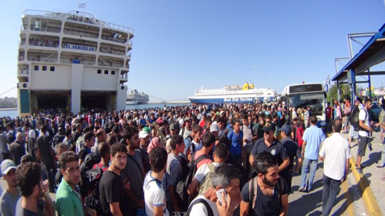 Περισσότεροι από 4.000 πρόσφυγες έφτασαν το πρωί στον Πειραιά