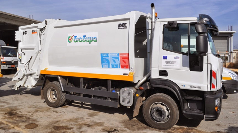 Φωκίδα: Έπεσε από το απορριμματοφόρο και τραυματίστηκε σοβαρά