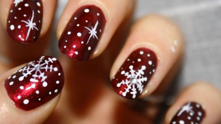 Τέλεια χριστουγεννιάτικα σχέδια στα νύχια για να εντυπωσιάσετε