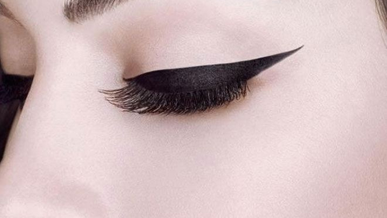 Πώς θα φτιάξουμε χειροποίητο eyeliner με απλά φυσικά υλικά