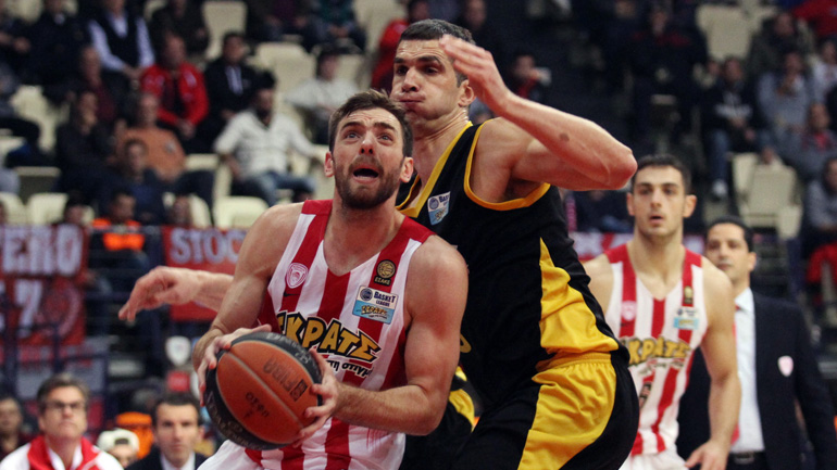 Πέτυχε ρεκόρ ο Ολυμπιακός, 79-71 την ΑΕΚ