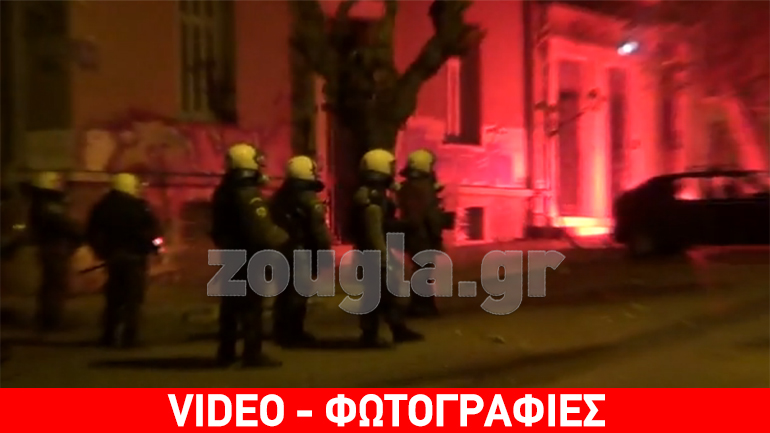 Εκτεταμένα επεισόδια για δεύτερο βράδυ στα Εξάρχεια – μικροτραυματισμός τουρίστα που πέρναγε από την περιοχή