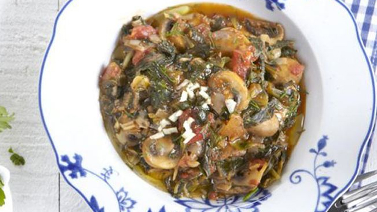 Κοκκινιστό φρικασέ με μανιτάρια