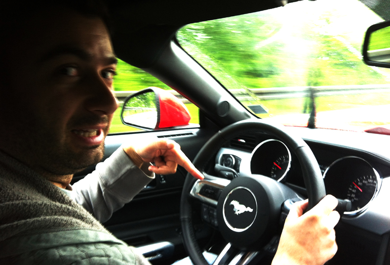 Πίσω από το τιμόνι μίας Ford Mustang δεν θα νοιώσεις ποτέ βαρετά...