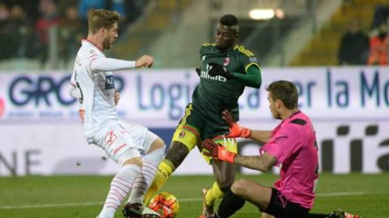 «Κόλλησε» απέναντι στην Κάρπι η Μίλαν