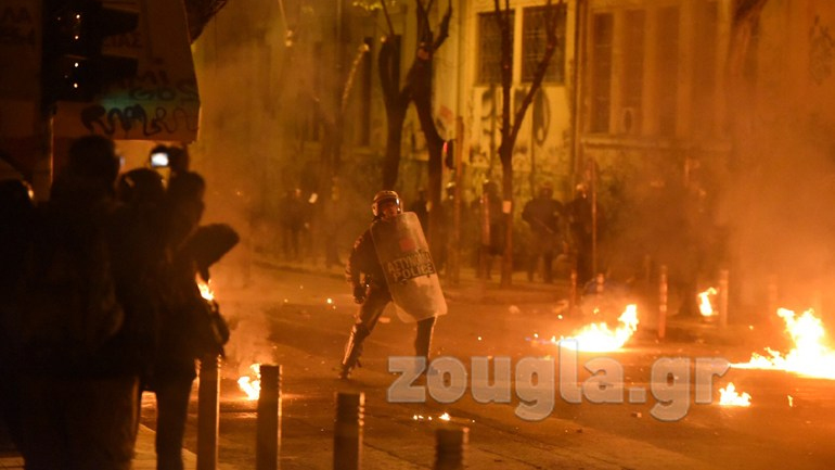 Δεκατρείς συλλήψεις για τα χθεσινά επεισόδια στα Εξάρχεια Δεκατρείς συλλήψεις για τα χθεσινά επεισόδια στα Εξάρχεια