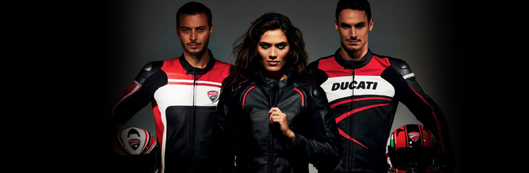 Στον χώρο της έκθεσης υπάρχει η καινούργια κολεξιόν των Ducati Apparel 2016...