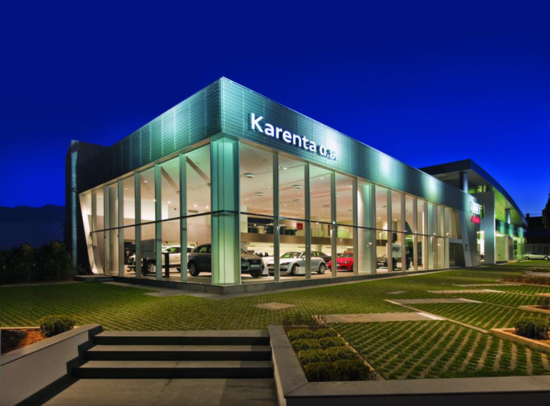 H αντιπροσωπεία της Audi βρίσκεται λίγο πριν το MALL...