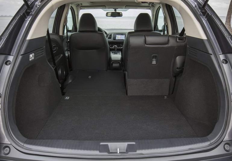 Η διάταξη των καθισμάτων βοηθά στην μεταφορά μεγάλων αντικειμένων...