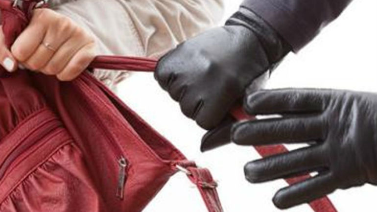 Θεσσαλονίκη: Της άρπαξε την τσάντα κι έγινε καπνός