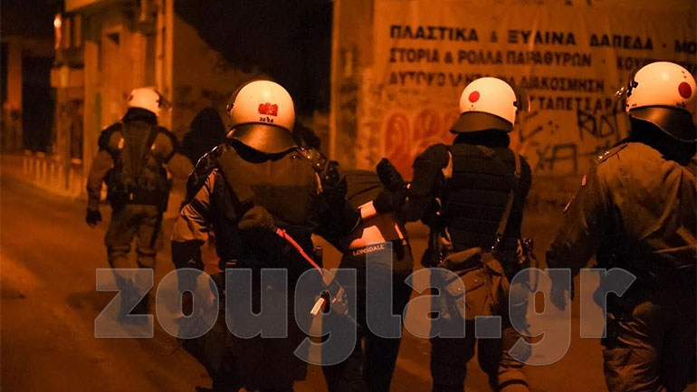 Φυλάκιση 3 ετών με τριετή αναστολή στον 23χρονο που συμμετείχε στα επεισόδια των Εξαρχείων