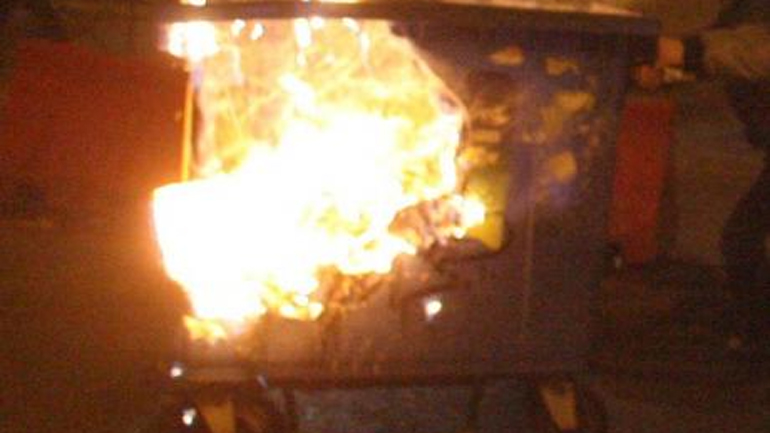 Τρεις συλλήψεις για τους εμπρησμούς σε κάδους απορριμμάτων στην Πάτρα