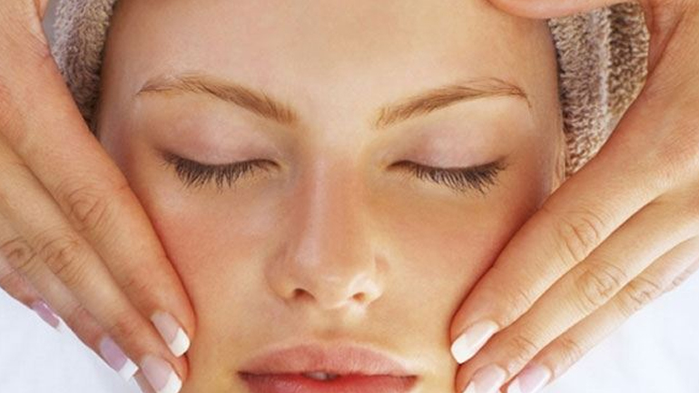 Σπιτικό ενυδατικό λάδι προσώπου με υαλουρονικό