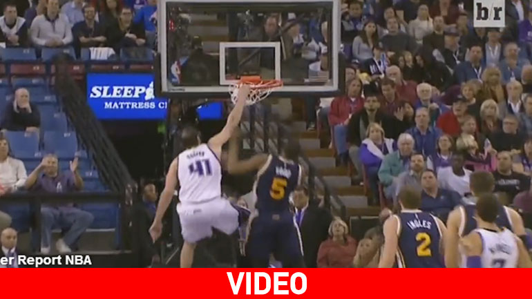 Ο Κουφός καρφώνει με μανία!