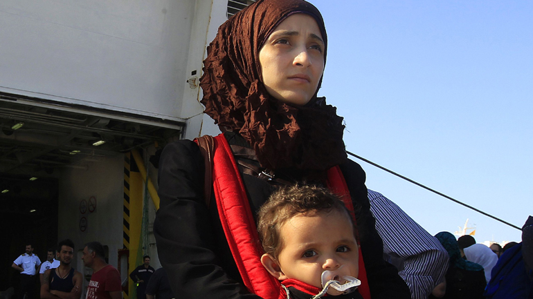 Στο λιμάνι του Πειραιά κατέπλευσε το πλοίο «Αριάδνη» με 1.371 πρόσφυγες