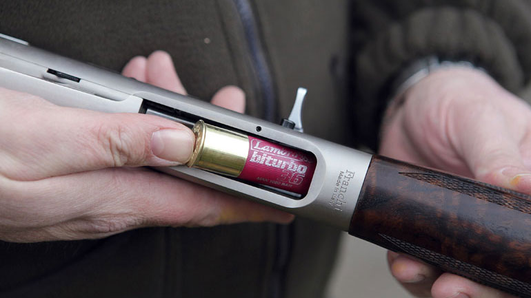 Ηράκλειο: Έψαχναν για ναρκωτικά και βρήκαν μίνι οπλοστάσιο