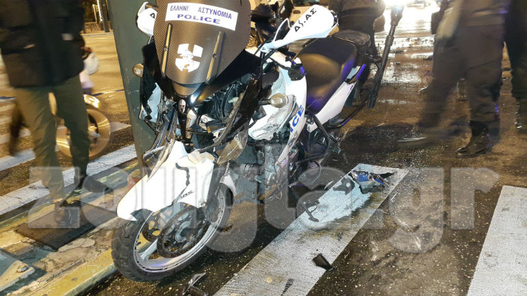 Αυτοκίνητο παρέσυρε δίκυκλο της ομάδας ΔΙΑΣ – Στο νοσοκομείο δύο αστυνομικοί