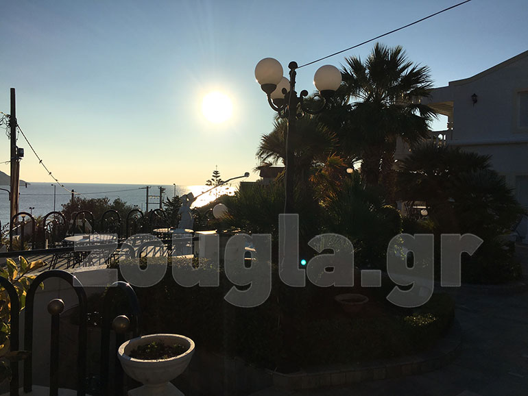 Με θέα τον Σαρωνικό