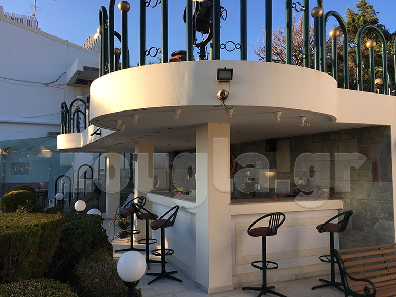 Υπαίθριο μπαρ για... χαλάρωση