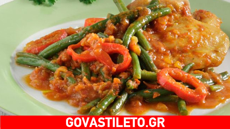 Καυτερό κοτόπουλο στη γάστρα με φασολάκια