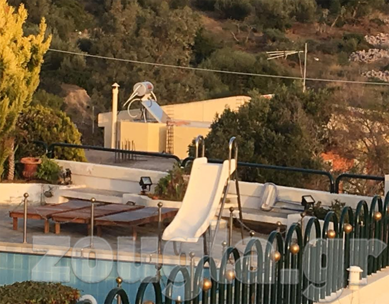 Η... τσουλήθρα της πισίνας