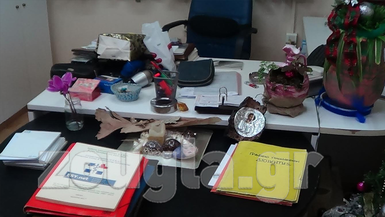 Πακετάρισμα των φακέλων και των προσωπικών του αντικειμένων