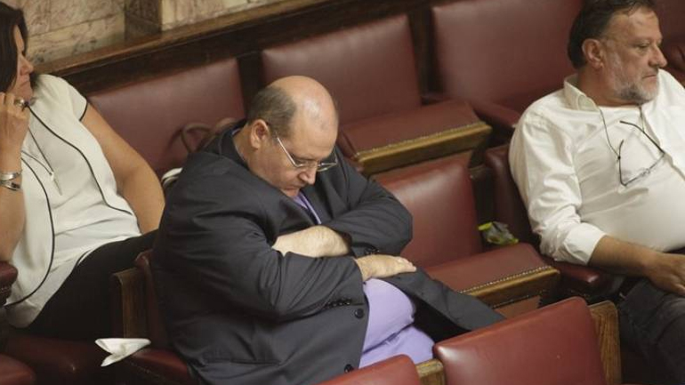 Στη Βουλή οι μηνυτήριες αναφορές για τον Φίλη και τις δηλώσεις του περί της Γενοκτονίας