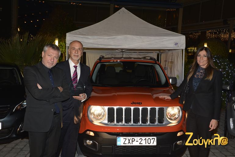 Από αριστερά: Πολυχρόνης Συγγελίδης, Ανδρέας Σουλουτζιδάκης και Κορίνα Βαλυράκη. Στη μέση το νέο Αυτοκίνητο της Χρονιάς, Jeep Renegade...
