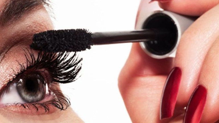 Tips για να αποφύγετε ερεθισμούς των ματιών από τη μάσκαρα