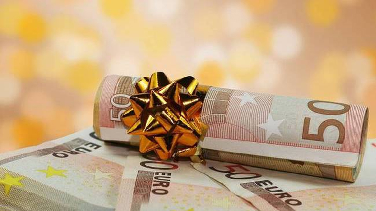 Πότε καταβάλλονται τα επιδόματα και το δώρο Χριστουγέννων του ΟΑΕΔ