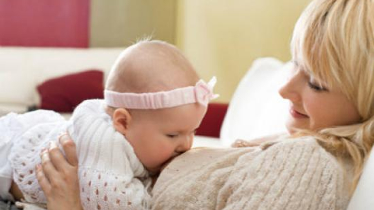 Συμβουλές για τον νυχτερινό θηλασμό του μωρού σας