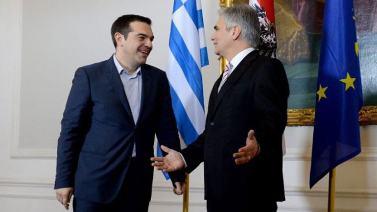 Αυστριακός καγκελάριος: Θα πρέπει να βοηθήσουμε την Ελλάδα για το προσφυγικό