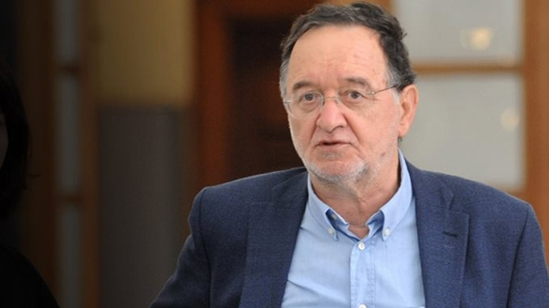 Λαφαζάνης: «Η κυβέρνηση μετέτρεψε σε κουρελόχαρτο το Σύνταγμα» Λαφαζάνης: «Η κυβέρνηση μετέτρεψε σε κουρελόχαρτο το Σύνταγμα»