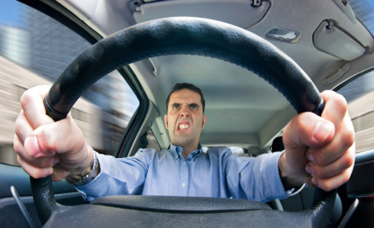 Το 17% των ερωτηθέντων της έρευνας απάντησε πως οι χειρότεροι οδηγοί είναι... Έλληνες!