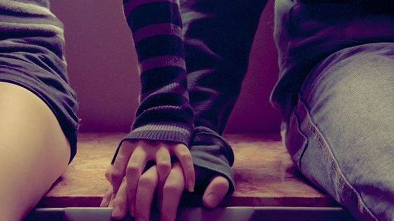 Οι γυναικείες συνήθειες που «ξενερώνουν» τους άντρες