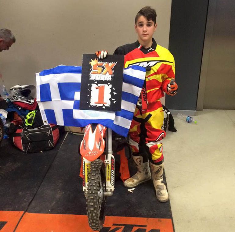 Του ευχόμαστε να είναι πάντα πρώτος και να έχει μαζί του την ελληνική σημαία...