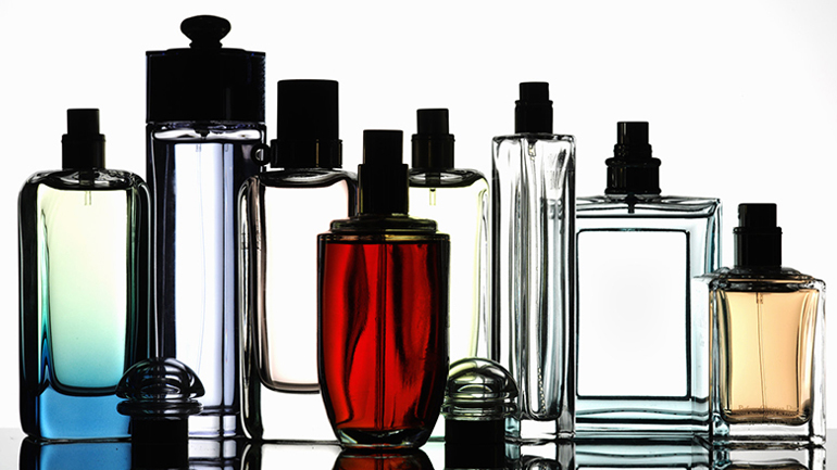 Μικρά μυστικά που δεν ξέρετε για το άρωμά σας