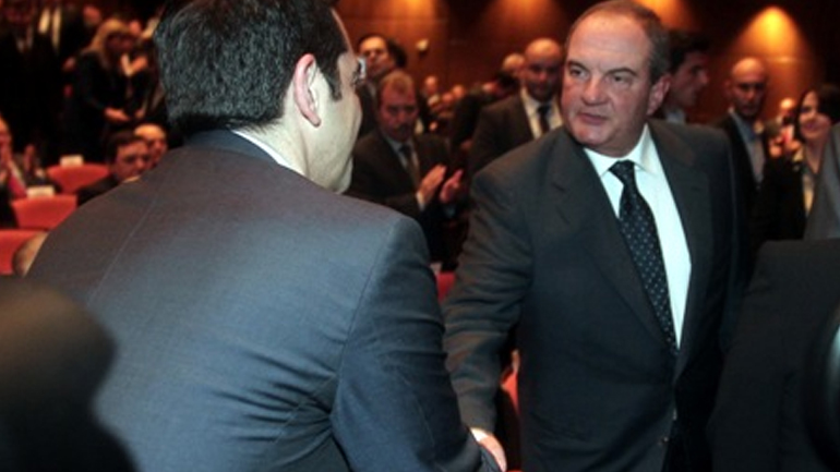 «Έχουν υπάρξει μία-δύο επικοινωνίες μεταξύ Καραμανλή-Τσίπρα»