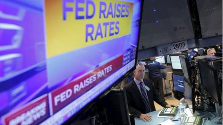 Ήρεμη αντίδραση των αγορών στην απόφαση της Fed να αυξήσει τα επιτόκιά της