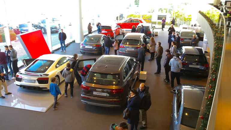 Ο πελάτης της Audi θέλει να βλέπει όλη τη γκάμα της μάρκας. Από το πιο προσιτό μοντέλο μέχρι το πιο ακριβό!