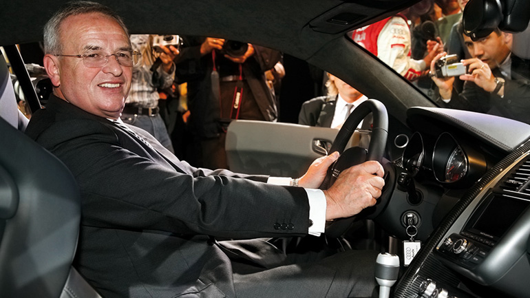 Τον χρυσοπληρώνουν για να κάθεται οι Γερμανοί!