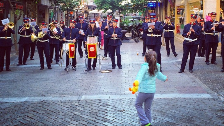 Σε γιορτινούς ρυθμούς ο Πειραιάς