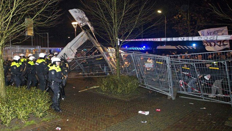 Ολλανδία: Εκτεταμένα επεισόδια σε διαδήλωση κατά της λειτουργίας κέντρου υποδοχής προσφύγων