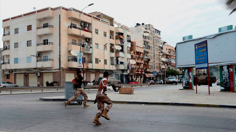 Πολύνεκρες μάχες στη Λιβύη