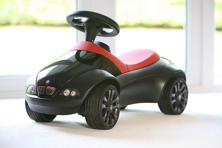 To Baby Racer III που ανακαλεί η BMW...