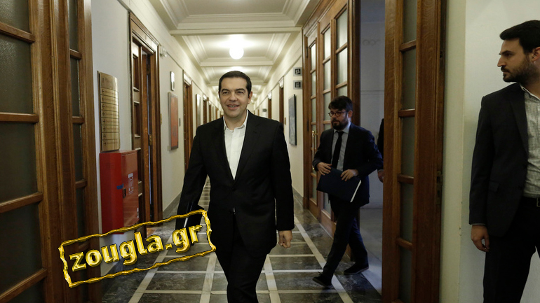 Επιμένει η κυβέρνηση για το παράλληλο πρόγραμμα με εμβόλιμες τροπολογίες