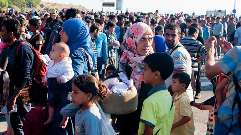 Στο λιμάνι του Πειραιά αποβιβάστηκαν σχεδόν 4.000 πρόσφυγες