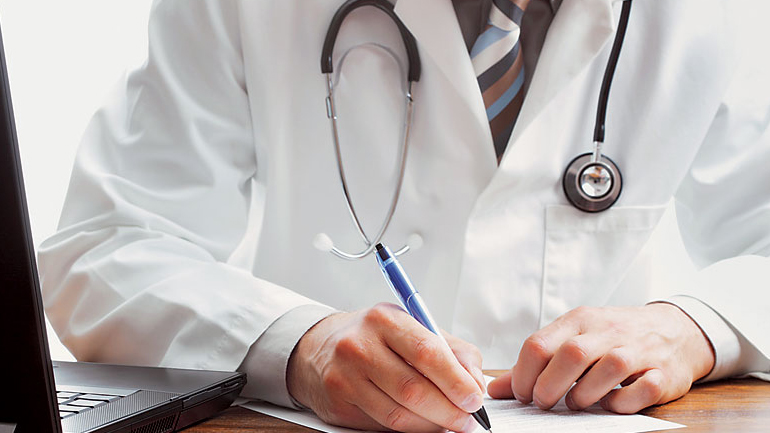 Εντός της εβδομάδας η παράταση των συμβάσεων των γιατρών του ΕΟΠΥΥ