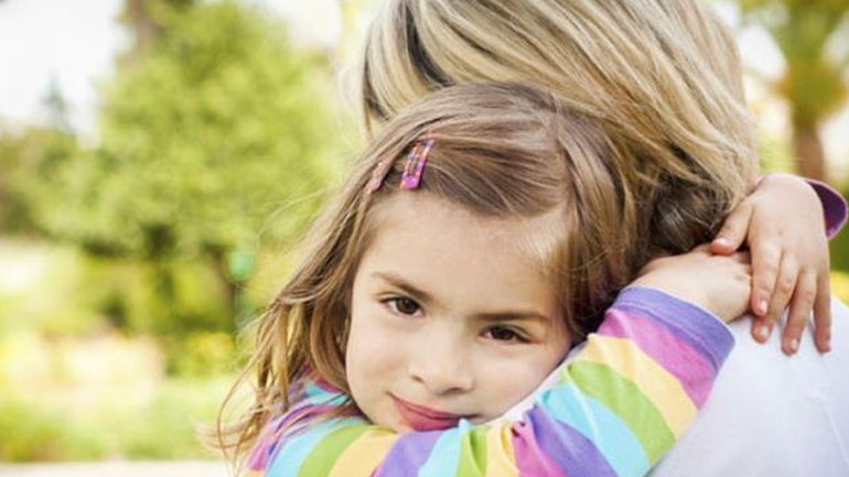 Τι διδάσκει στα παιδιά της η μαμά όταν ζητά συγγνώμη;