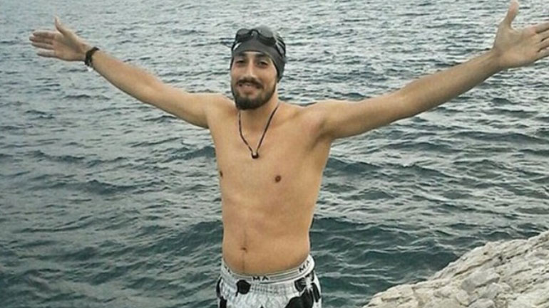 Σύρος πρόσφυγας- πρωταθλητής του kick boxing κολύμπησε 7 ώρες από Τουρκία- Ελλάδα